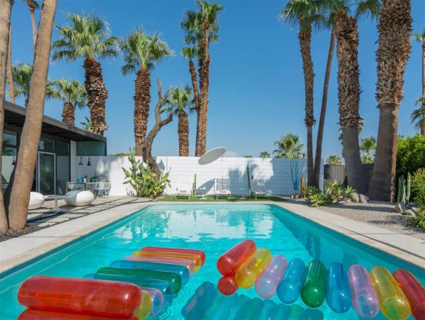 Palm Springs Home 990990