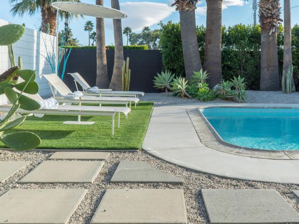 Palm Springs Home 990990