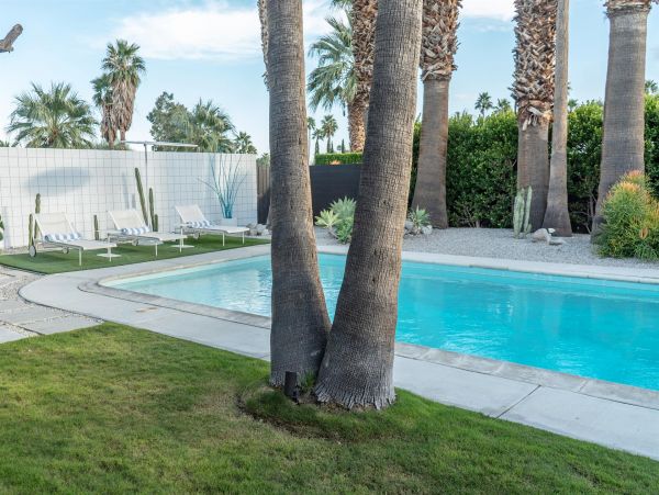 Palm Springs Home 990990
