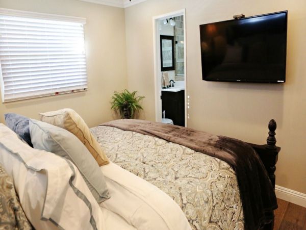 Anaheim Home 991018