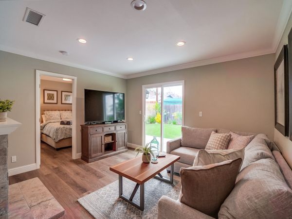 Anaheim Home 991028