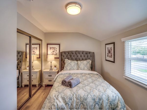 Anaheim Home 991028