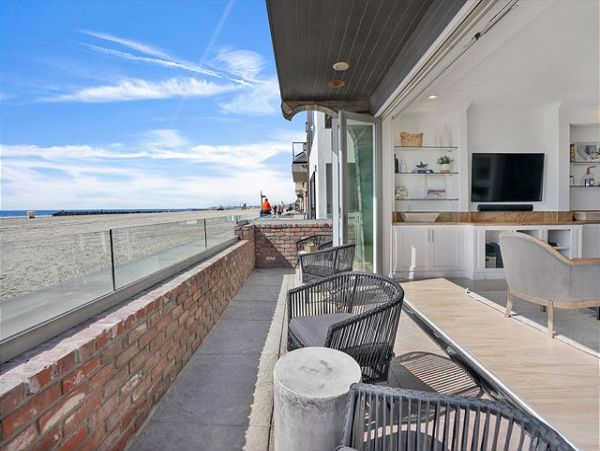 Newport Beach Home 991030