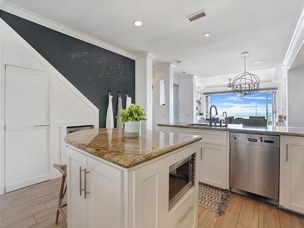 Newport Beach Home 991030