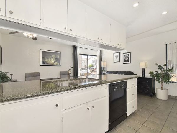 Newport Beach Home 991052