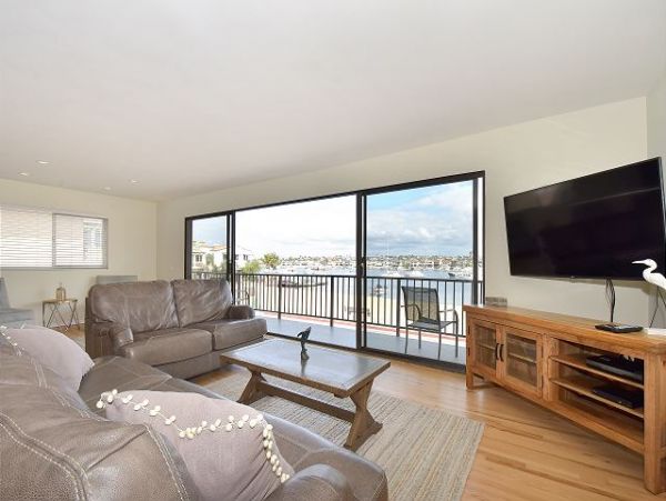 Newport Beach Home 991057
