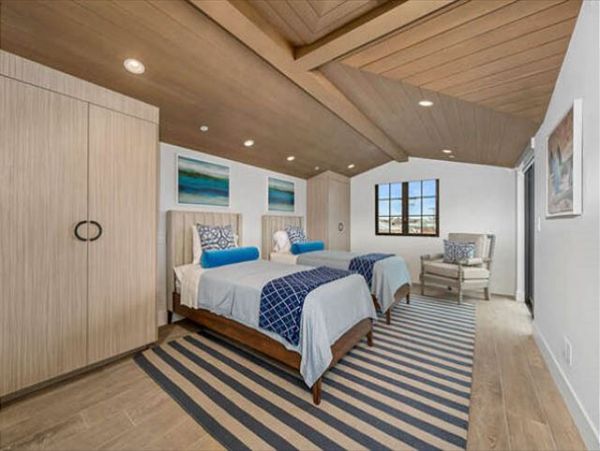Oceanfront Newport Beach Five Bedroom Vacation Home