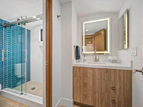 Oceanfront Newport Beach Five Bedroom Vacation Home