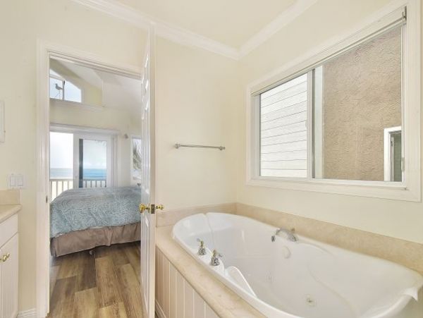 Newport Beach Home 991100