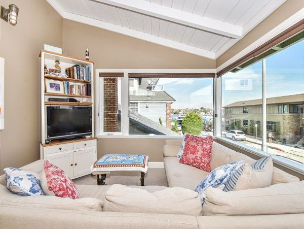 Newport Beach Home 991103