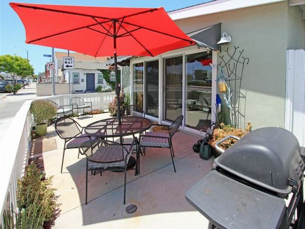 New Port Beach Local Charm & A Value Price Vacation Home