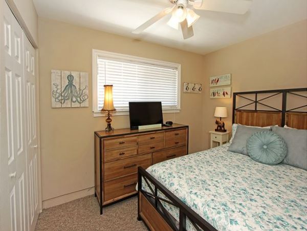 New Port Beach Local Charm & A Value Price Vacation Home