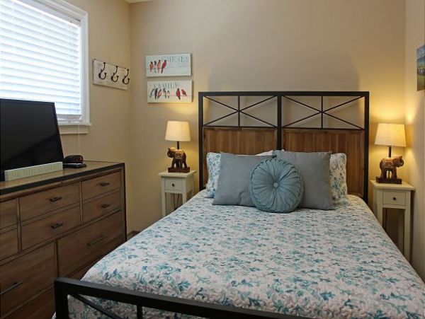 New Port Beach Local Charm & A Value Price Vacation Home