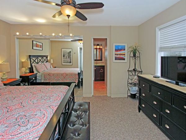 New Port Beach Local Charm & A Value Price Vacation Home