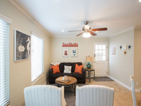 Newport Beach Home 991107