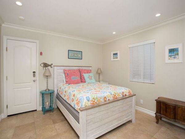Newport Beach Home 991107