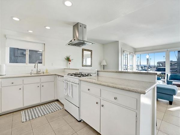 Newport Beach Home 991108