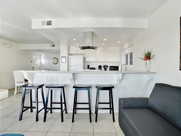 Newport Beach Home 991108
