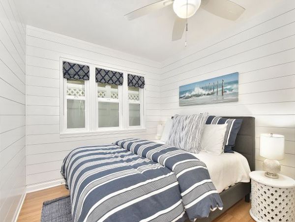 Newport Beach Home 991115