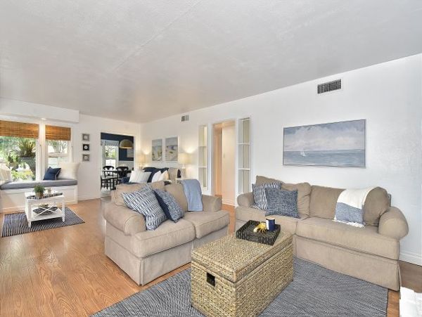 Newport Beach Home 991115