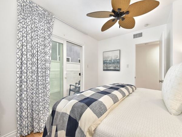 Newport Beach Home 991115