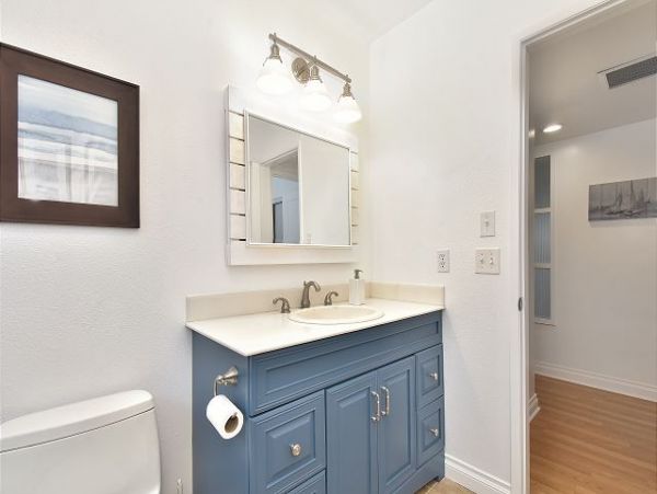Newport Beach Home 991115