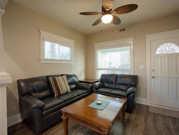 Newport Beach Home 991116