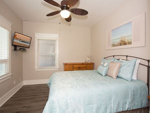 Newport Beach Home 991116