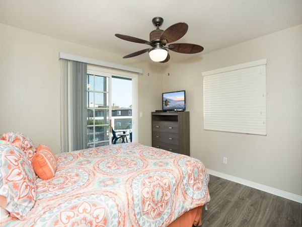 Newport Beach Home 991116