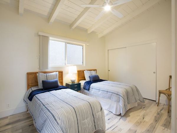 Newport Beach Home 991119