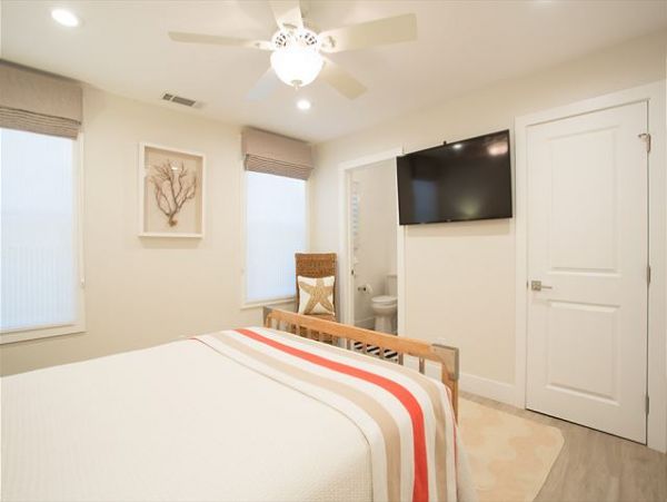 Newport Beach Home 991120