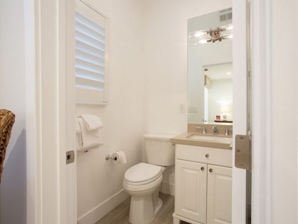 Newport Beach Home 991120