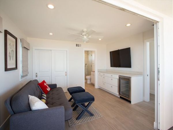 Newport Beach Home 991120