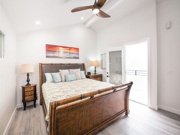 Newport Beach Home 991127