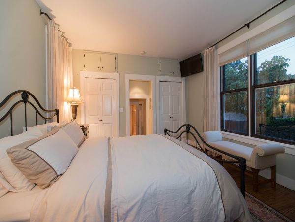 Santa Barbara County Home 991136