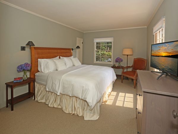 Beautiful 3 Bedroom Cottage in Montecito Sleeps 6