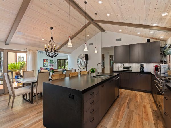 Santa Barbara County Home 991140