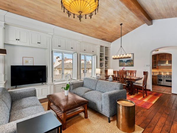Charming 2 Bedroom Condo in Santa Barbara Sleeps 4