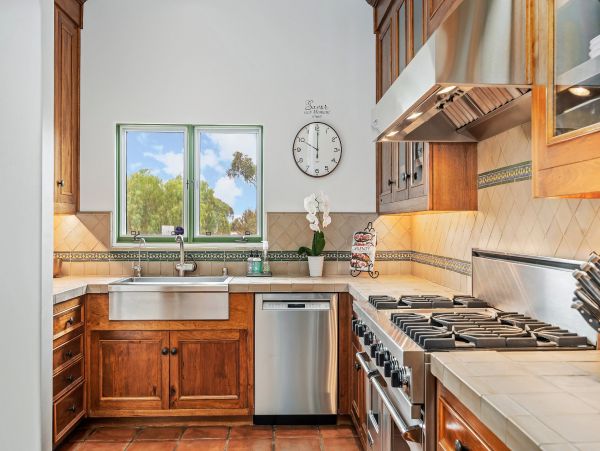 Charming 2 Bedroom Condo in Santa Barbara Sleeps 4