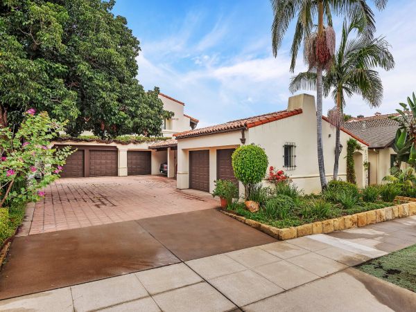 Charming 2 Bedroom Condo in Santa Barbara Sleeps 4
