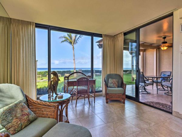 Lahaina Vacation Condo Sleeps 4 Guests