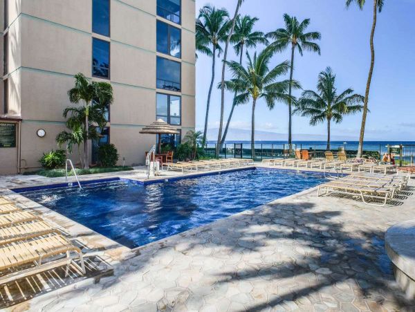 Lahaina Vacation Condo Sleeps 4 Guests