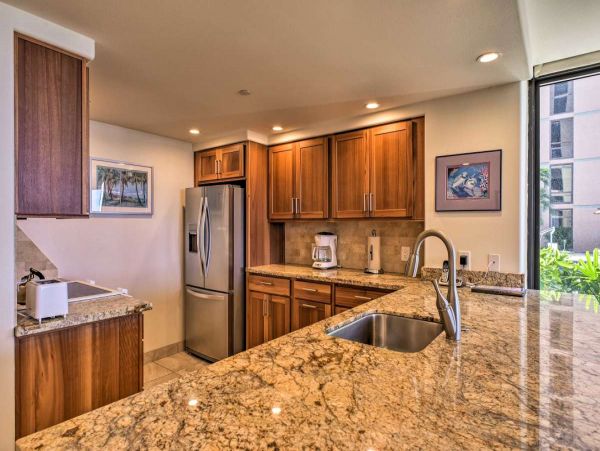 Lahaina Vacation Condo Sleeps 4 Guests