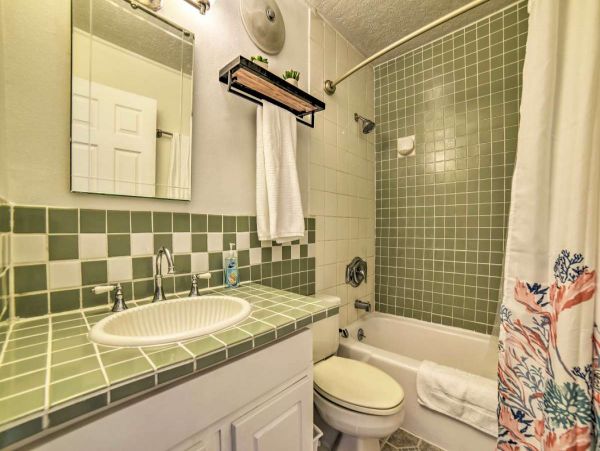 Lahaina Vacation Condo One Bedroom Sleeps 4 Guests