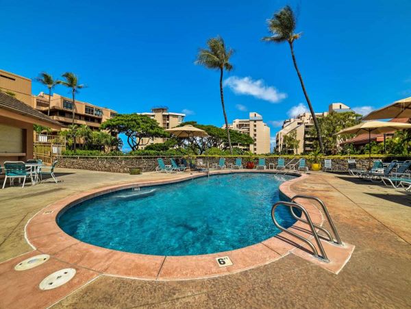 Two Bedroom Vacation Rental in Lahaina Short Walk to Beach