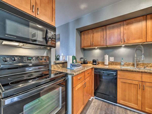 Two Bedroom Vacation Rental in Lahaina Short Walk to Beach