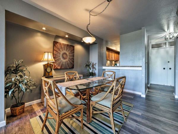 Two Bedroom Vacation Rental in Lahaina Short Walk to Beach