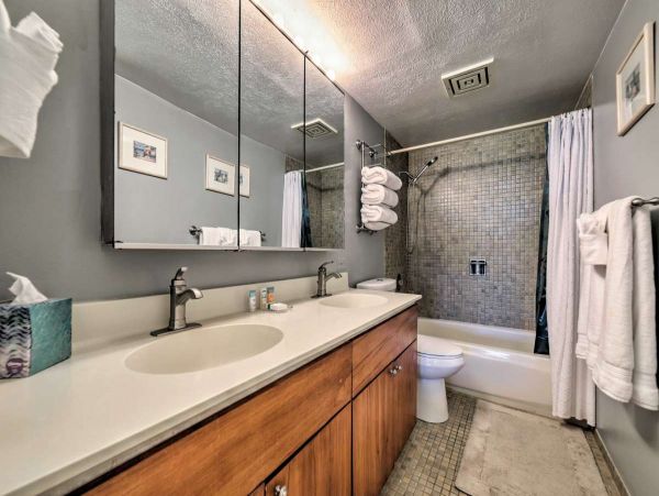 Two Bedroom Vacation Rental in Lahaina Short Walk to Beach