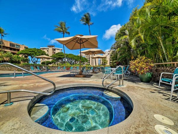 Two Bedroom Vacation Rental in Lahaina Short Walk to Beach