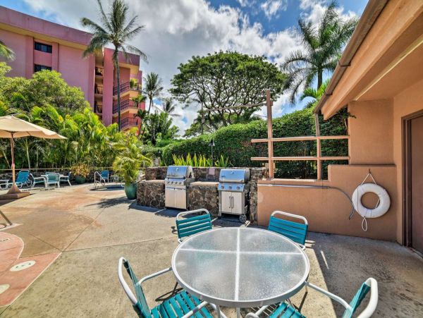 Two Bedroom Vacation Rental in Lahaina Short Walk to Beach